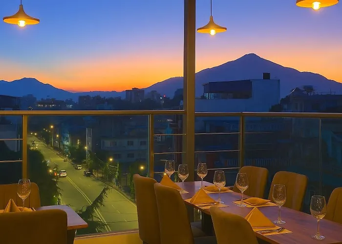 Royal Chamber Restaurant & Rooftop Bar - Near Pashupatinath & Airport Frühstückspension 4*