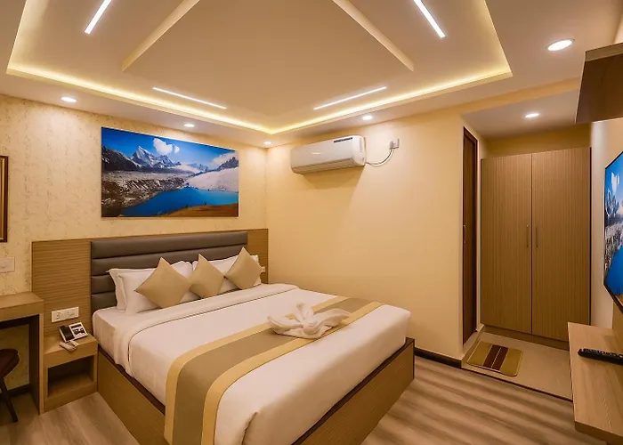 Frühstückspension Royal Chamber Restaurant & Rooftop Bar - Near Pashupatinath & Airport 4*